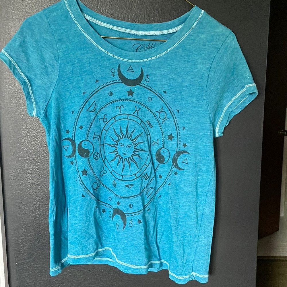 Blue cold crush tshirt semi crop top
